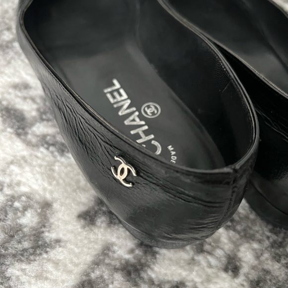 Chanel black cap toe black leather flats - Picture 2 of 3